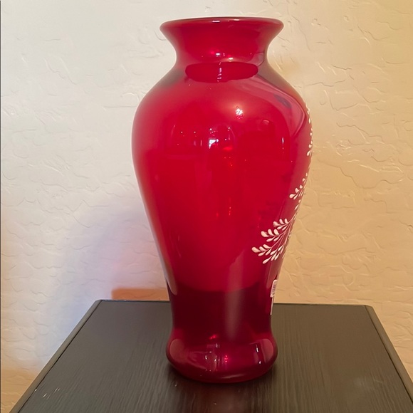 Stunning Fenton Red and White Christmas Tree Vase - Picture 5 of 9
